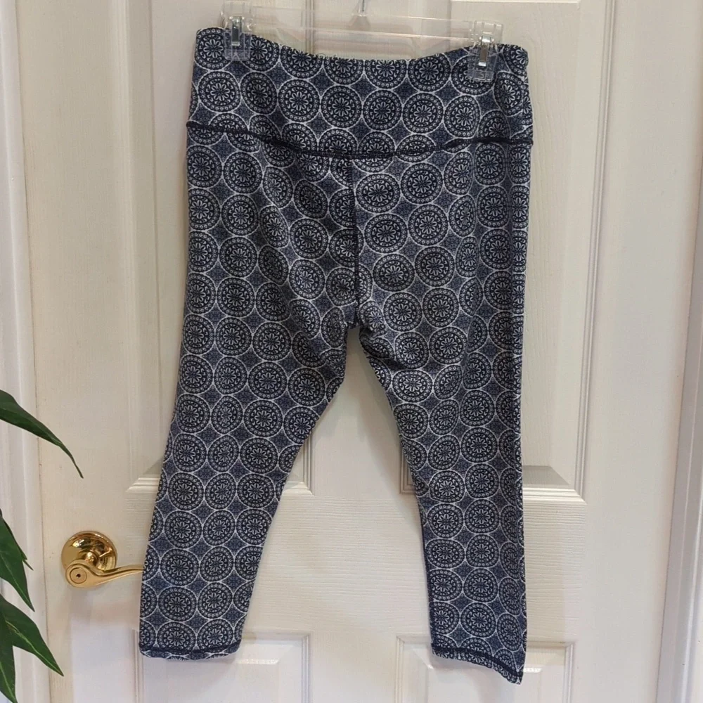 Kyodan Blue Medallion Women's Cropped Leggings Size Medium